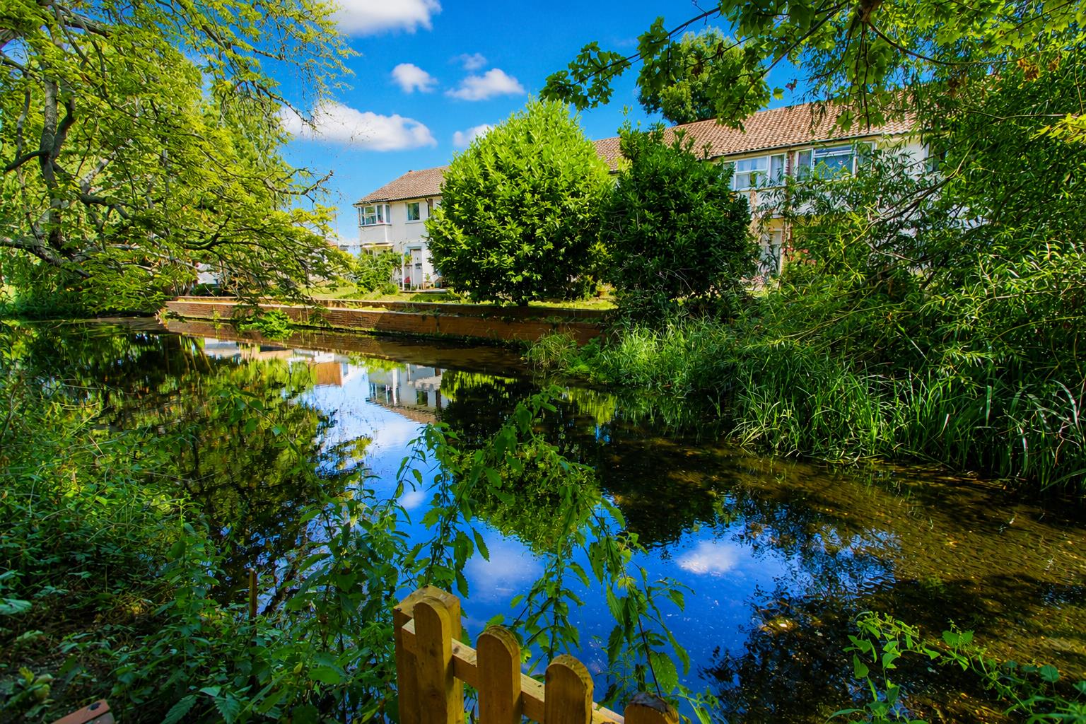 3 bed property in Riverside Close, Wallington